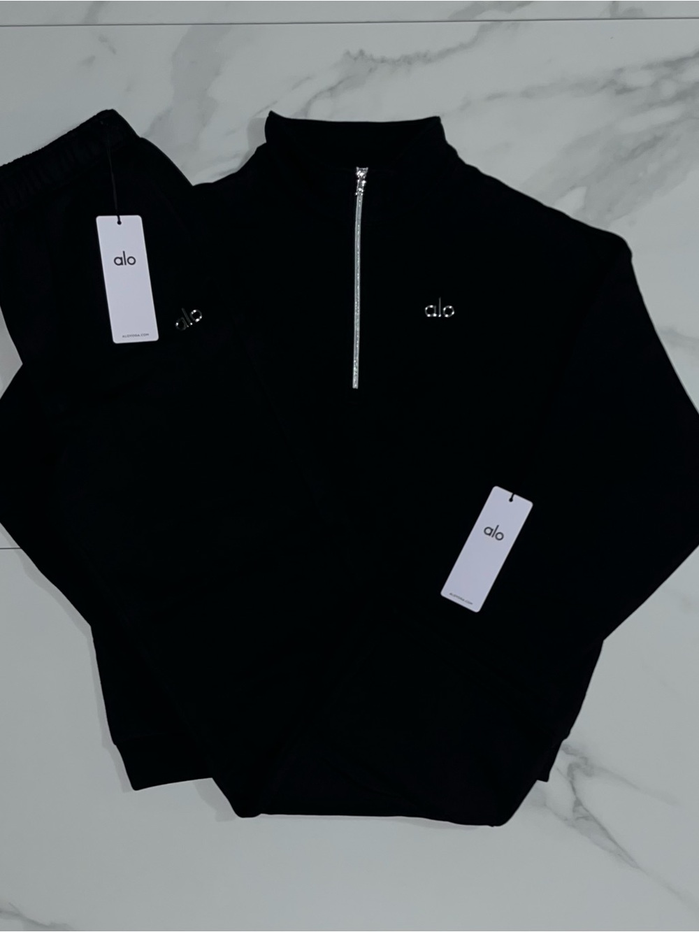 Alo Yoga Accolade 1/4 Zip Sweatshirt & Straight Leg Sweatpants Set Black Medium